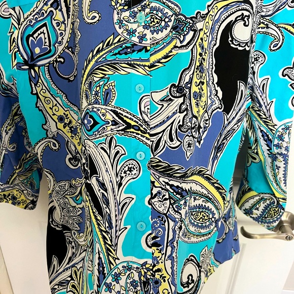 Chico’s no iron button down shirt. Size 3 - Picture 4 of 4